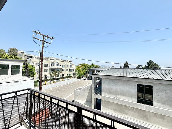 5th image of 3403 Ocean Park Blvd #206