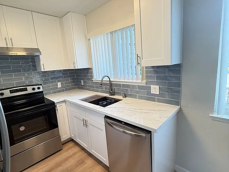 4860 Northlawn Dr — Photo 13