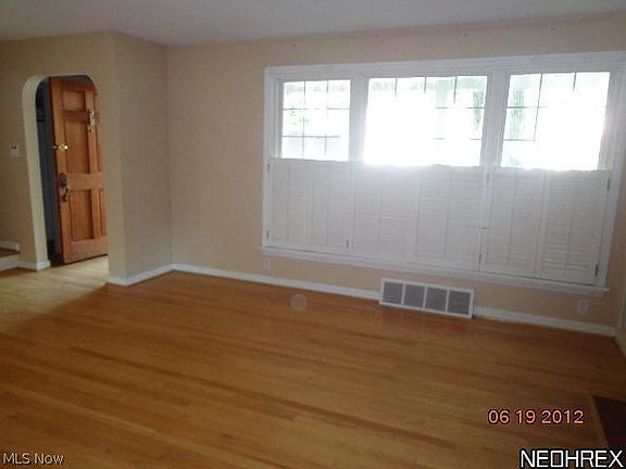 4th image of 522 Oakmoor Ave