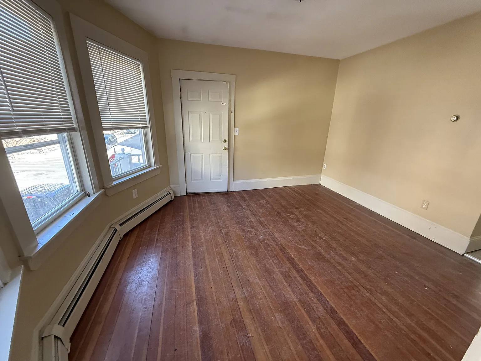 27 Salem Street - 2R — Photo 4