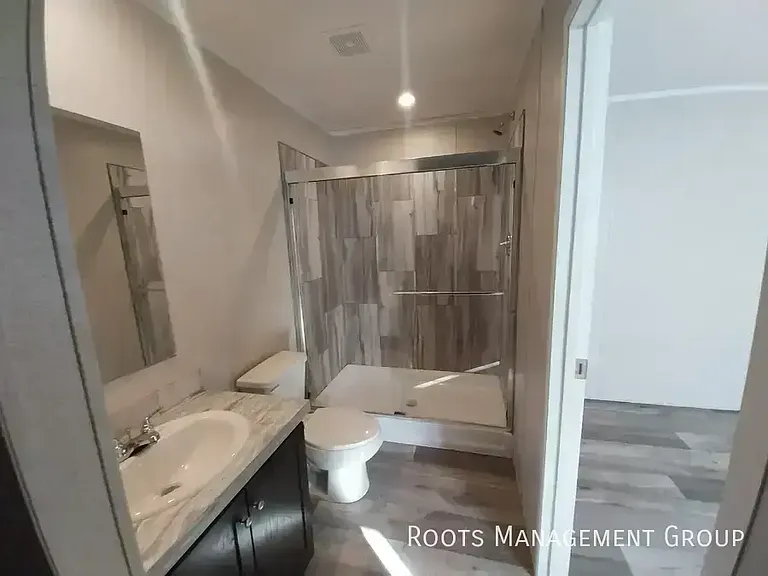 1402 Winona St #1402WN — Photo 10