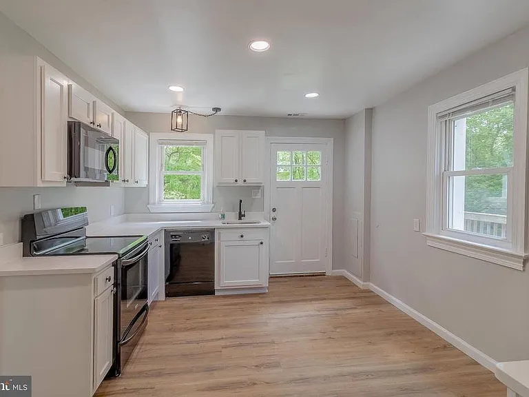 1816 Maple Ln — Photo 14