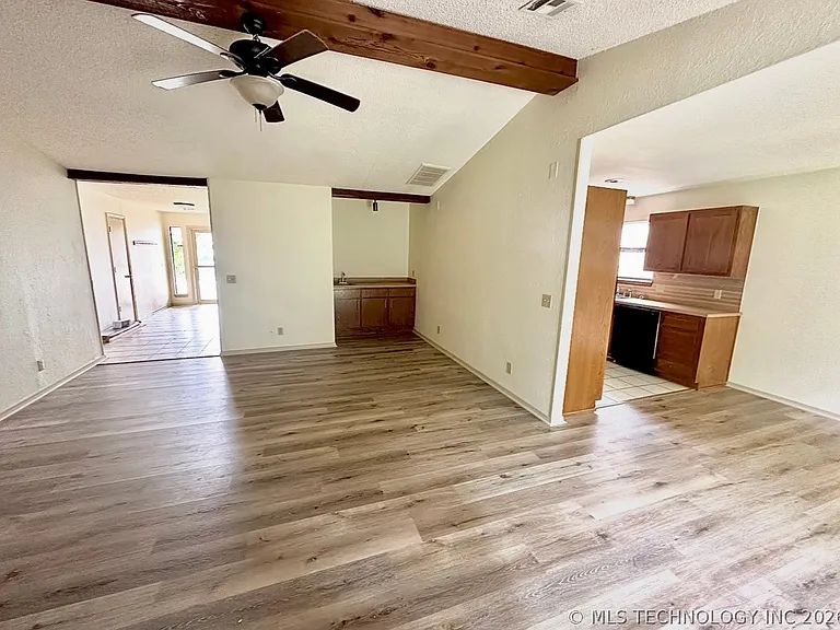 13801 E 33rd Pl — Photo 4