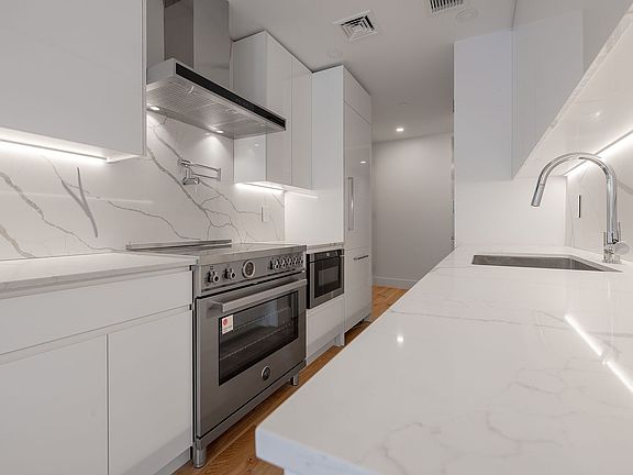 3rd image of 268 E 7th St #9