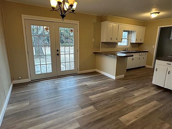4th image of 1006 E Almar St