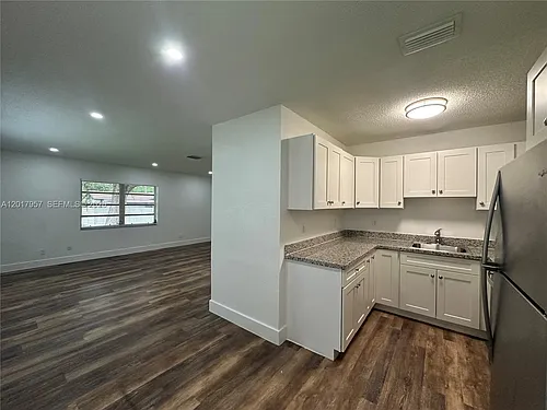 3315 SW 15th Ave #1 Photo 1