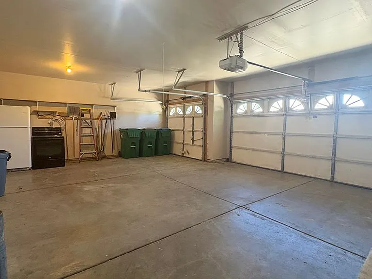 1369 Ridge Point Dr — Photo 15