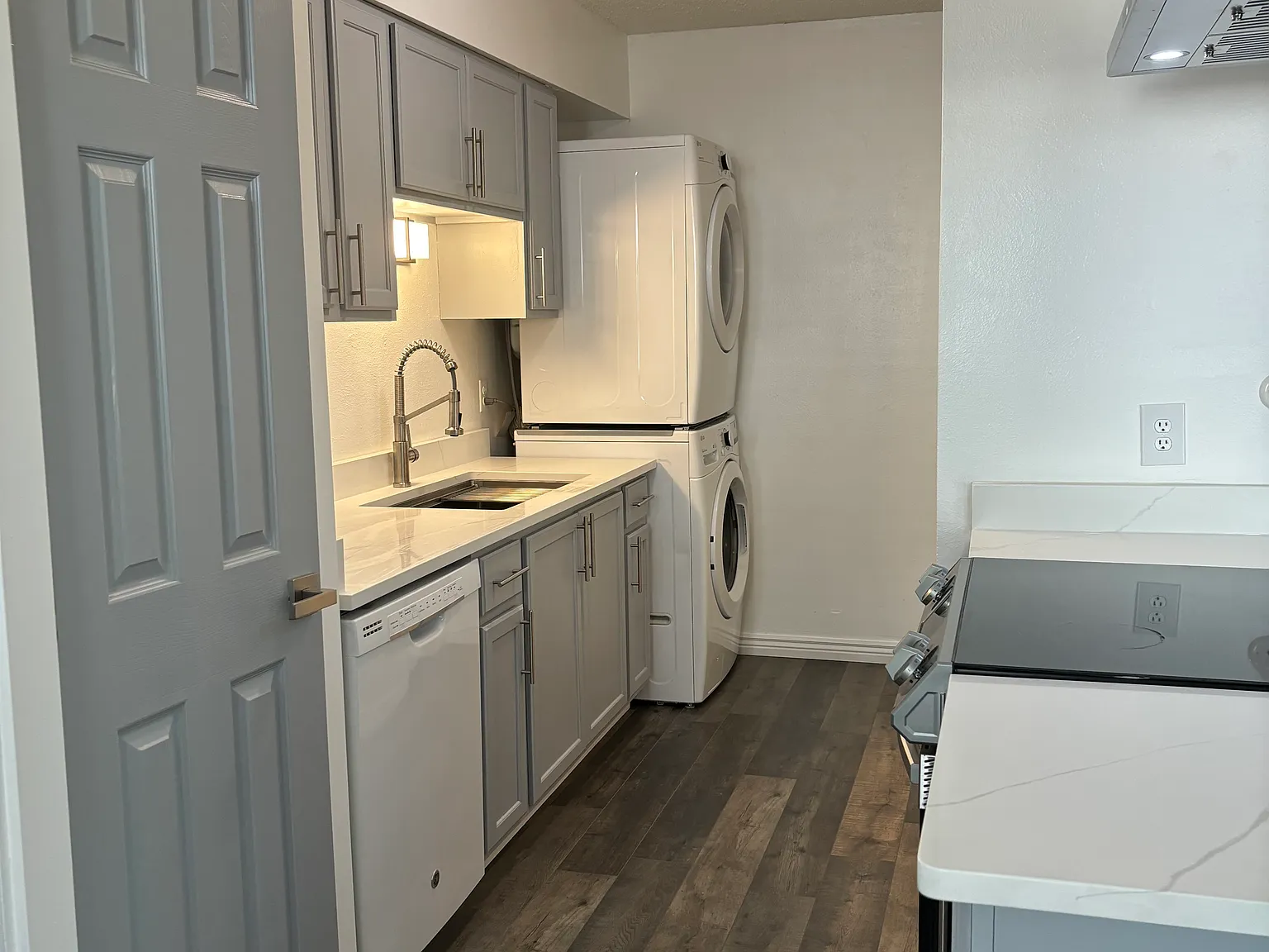 2 bed, 922 sqft, $2,000 — Photo 4
