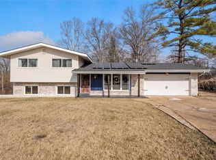 700 Rockhurst Dr, Ballwin, MO 63021