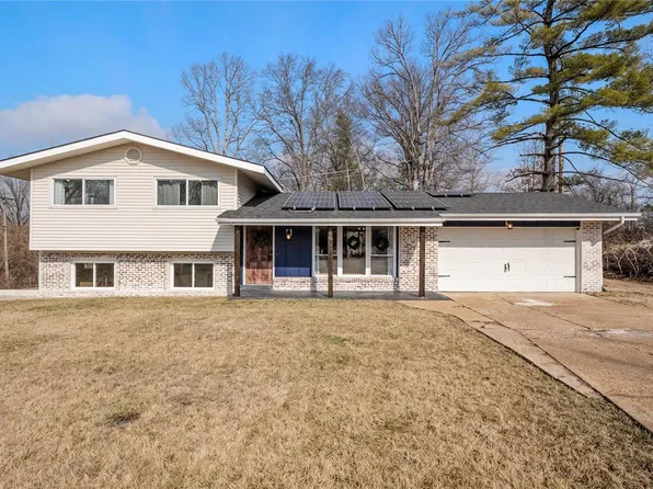 700 Rockhurst Dr, Ballwin, MO 63021