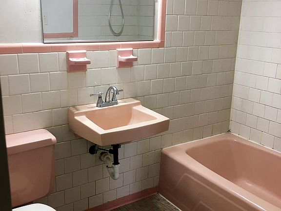 5th image of 43 Courtney Ave