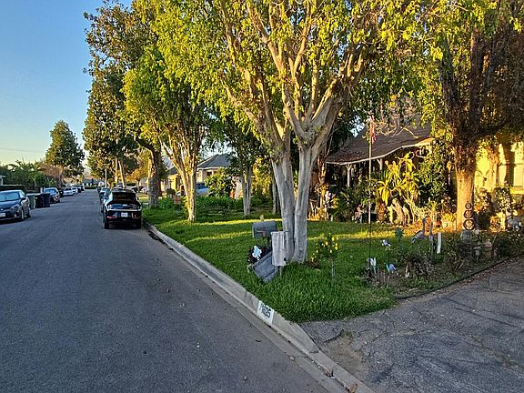 5th image of 1625 W Sherway St