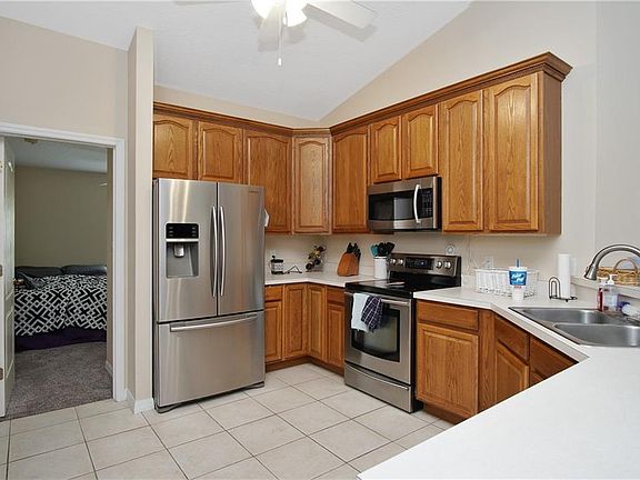 3rd image of 965 Club Hills Dr