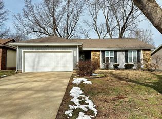 911 E Powell St, Springfield, MO 65807