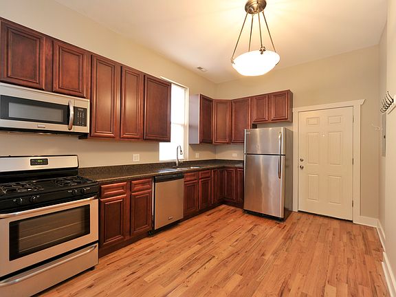 4th image of 1961 N Wilmot Ave #2