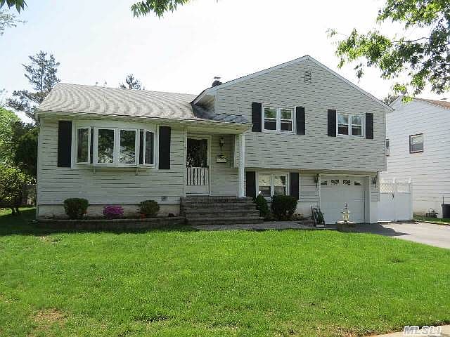 1st image of 3 Edgewood Dr