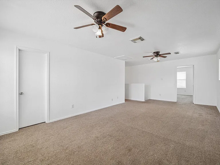 2218 Heath Ridge Ln — Photo 14