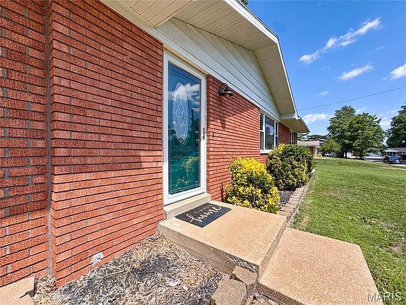 4th image of 915 Circle Dr