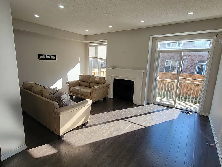 147 Baffin Cres #1 — Photo 7