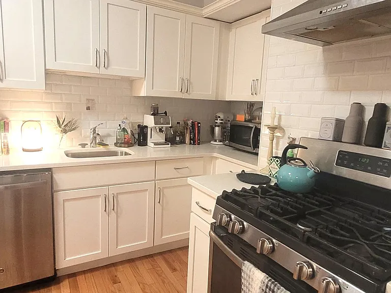 147 Cedar St #1R — Photo 3