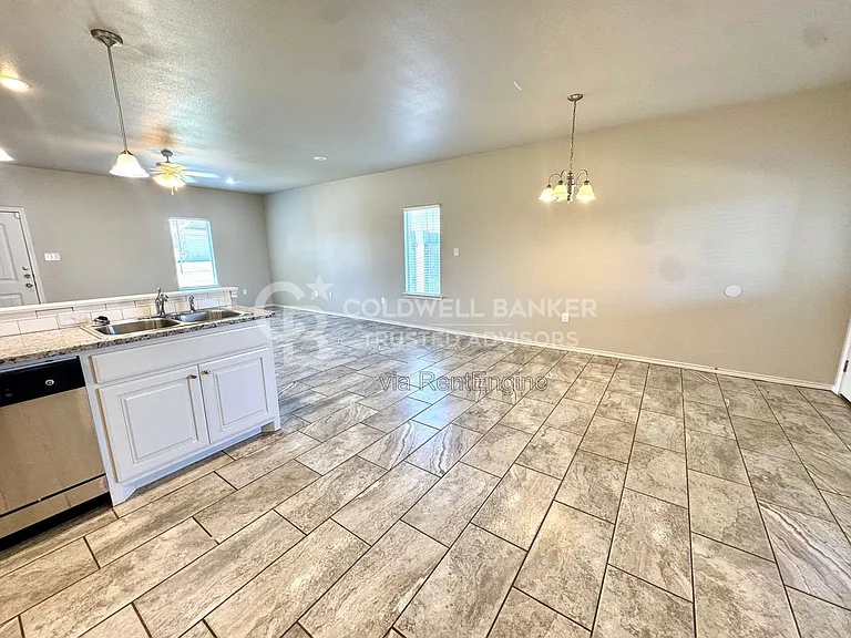 11209 Akron Ave — Photo 8