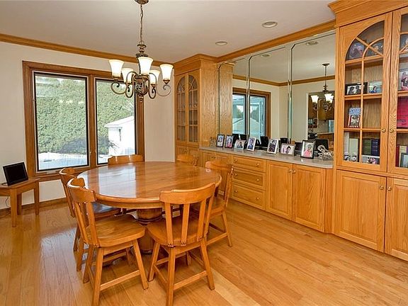 4th image of 110 Karen Dr