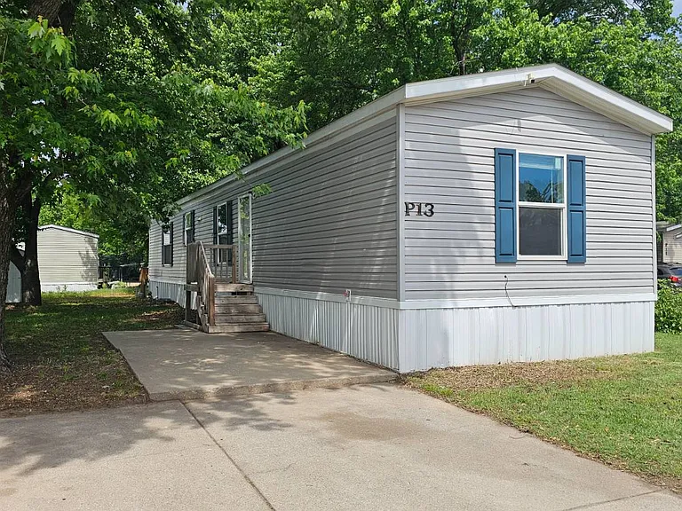2320 E Macarthur Rd #P13 — Photo 11