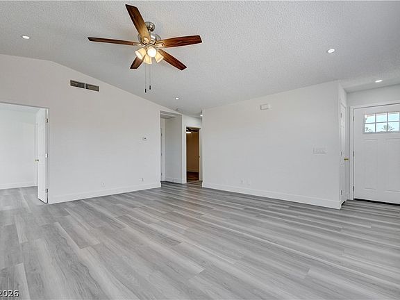 4th image of 557 Chandler St