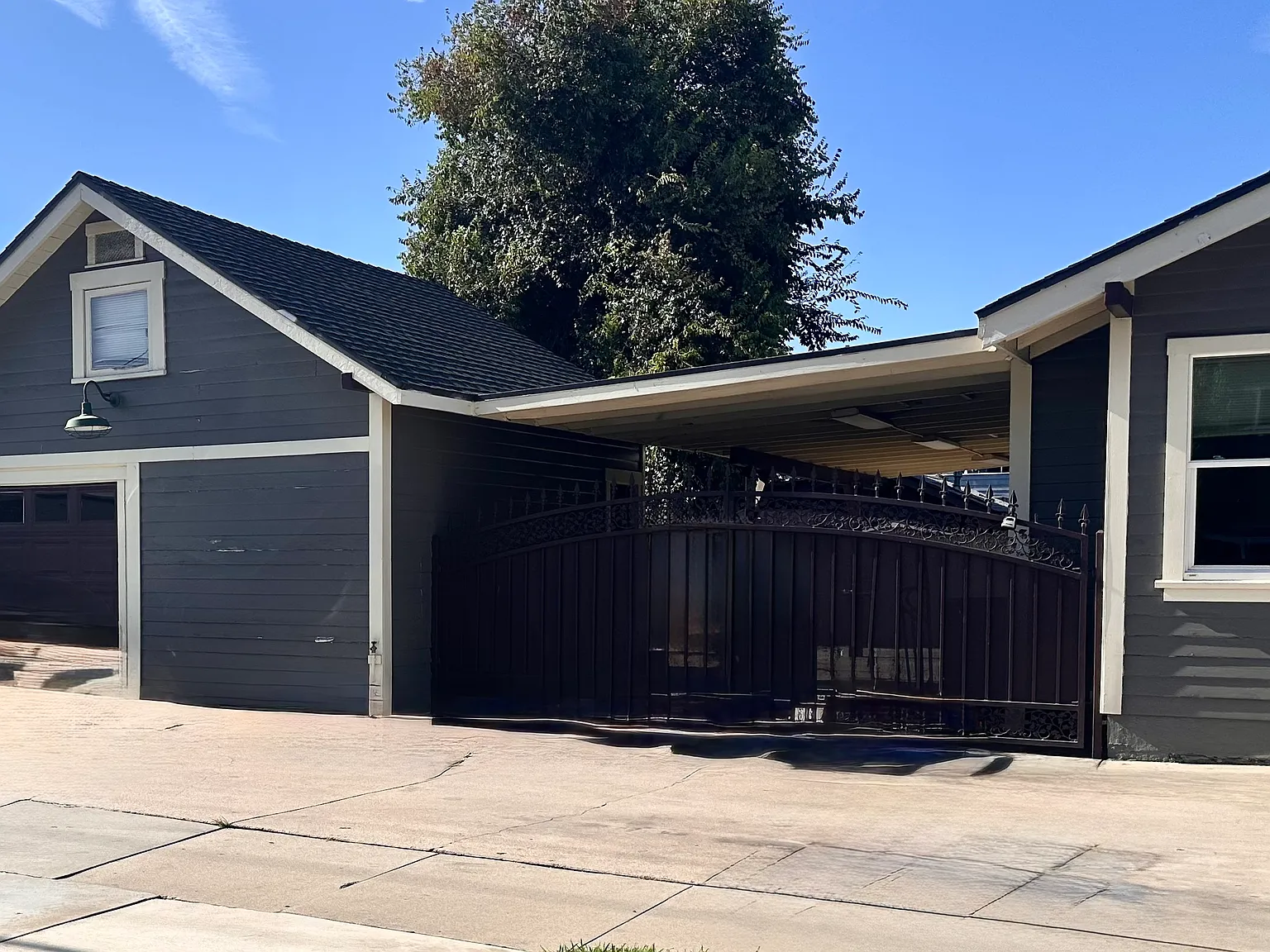 3 bed, 901 sqft, $3,700 — Photo 3