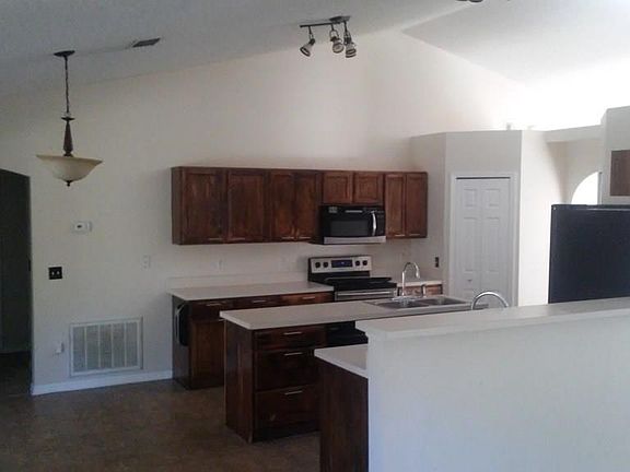 5th image of 5 Pinelark Ln