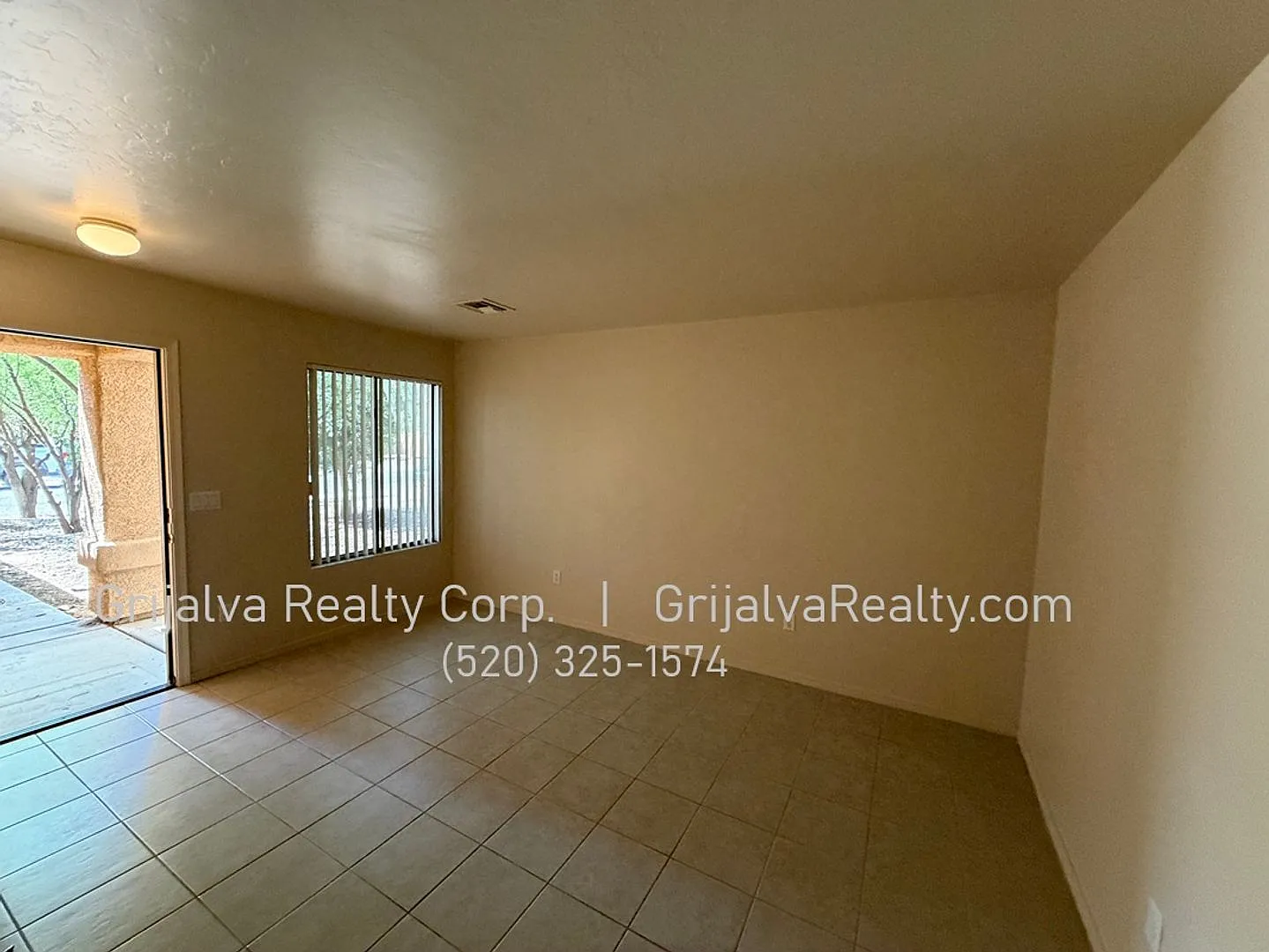 Lovely 3 Bedroom, 2 Bath House for Rent in Valencia Reserve South (Valencia/Alvernon) — Photo 3