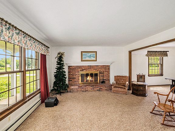 4th image of 200 E Brink St