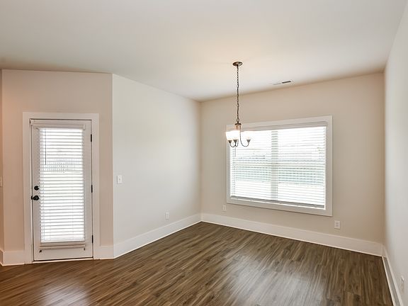5th image of 182 Cherry Laurel Dr