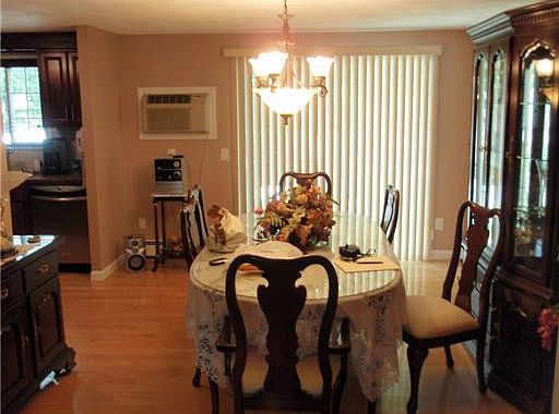 5th image of 12 Marigold Cir