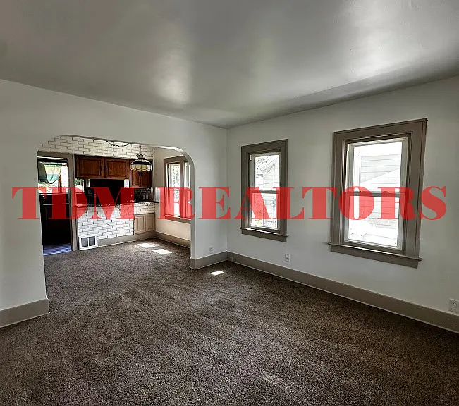 2534 Tiffin St — Photo 3
