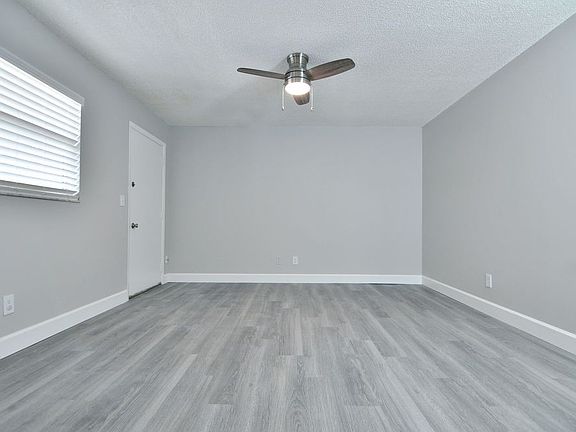 4th image of 900 70th St N APT 204