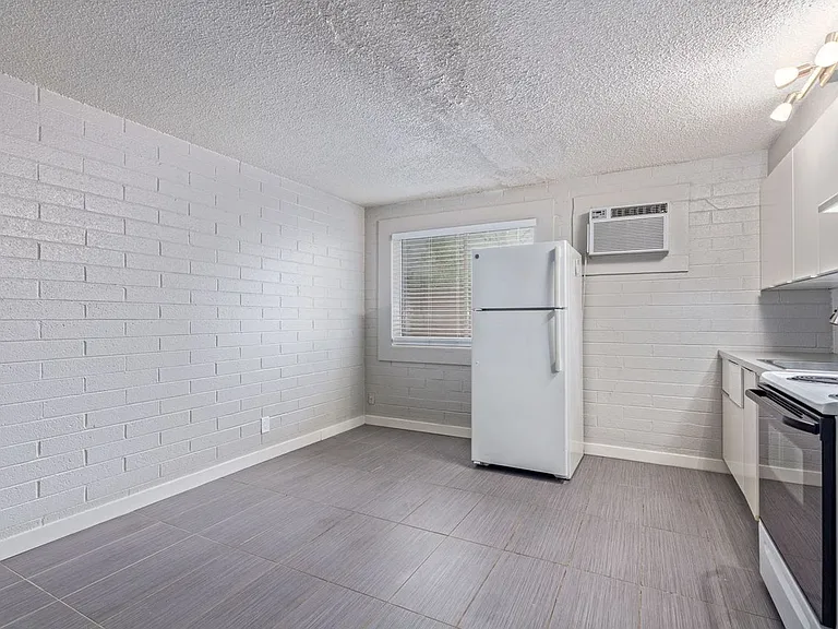 901 E. Pierce St. — Photo 11