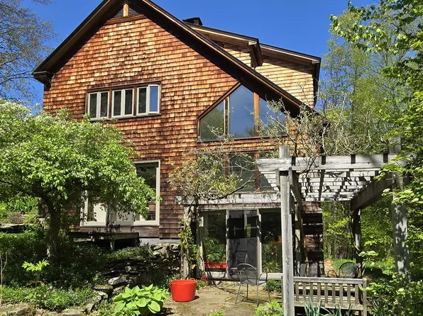 228 Partridge Road, Dummerston, VT 05301