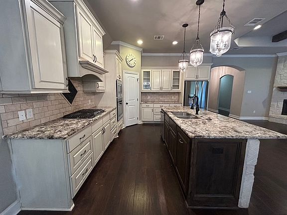 5th image of 15623 Shady Brook Ln
