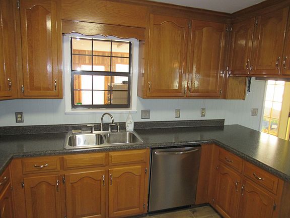 4th image of 928 E Lee St