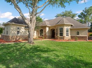 2105 Whitney Oaks Dr, Ocean Springs, MS 39564