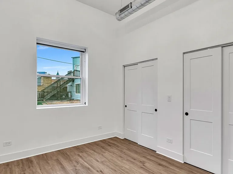 4731 N Western Ave #211 — Photo 5
