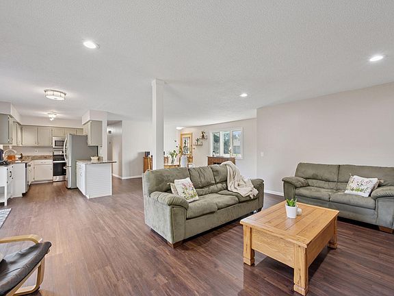 4th image of 585 Glenwood Ave