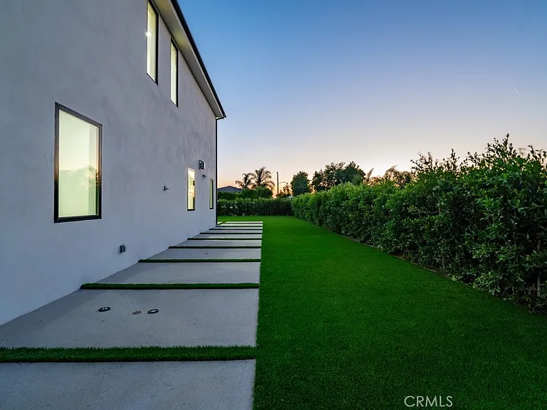 8065 Lloyd Ave — Photo 22