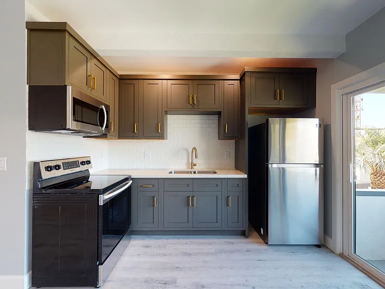 730 S Serrano Ave — Photo 9