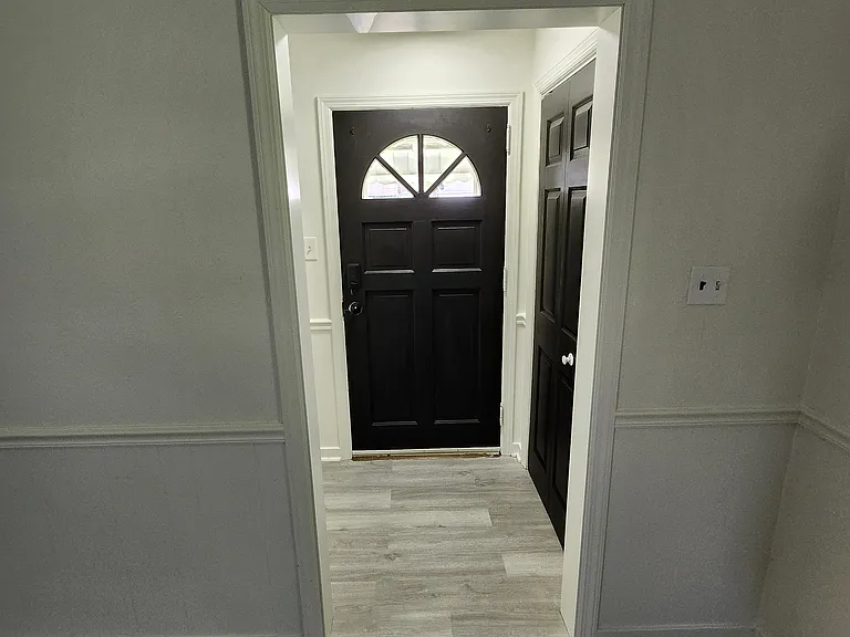 1104 Holmes St — Photo 2