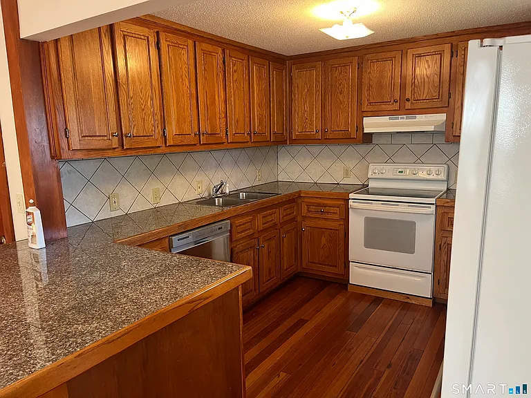 4 S Edgewood Rd — Photo 2