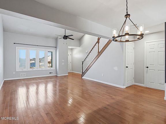 4th image of 902 Pioneer Drive