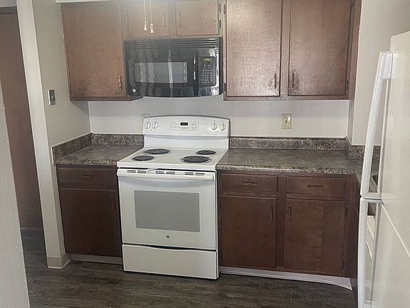 2nd image of 411 W 1st St APT 211