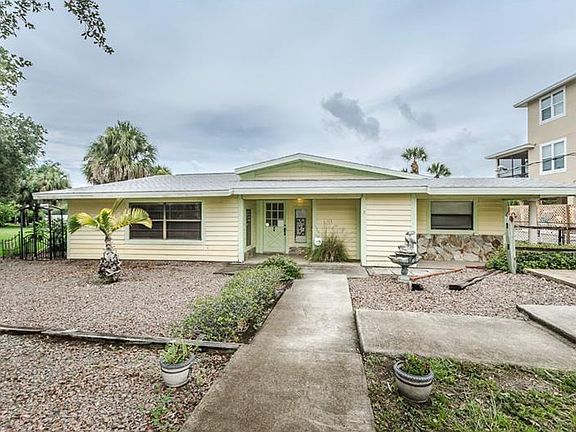 2nd image of 3021 Pineview Dr